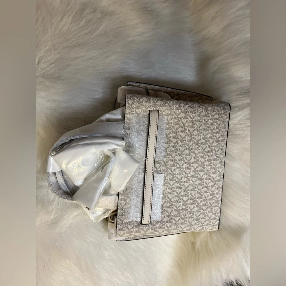 MICHAEL Michael Kors satchel logo